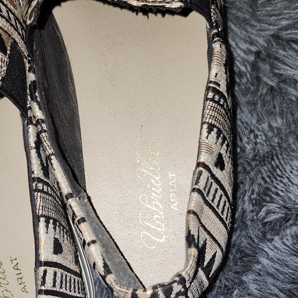 Ariat Black and White Slip-On Sneakers with Geometric Pattern - Picture 3 of 5